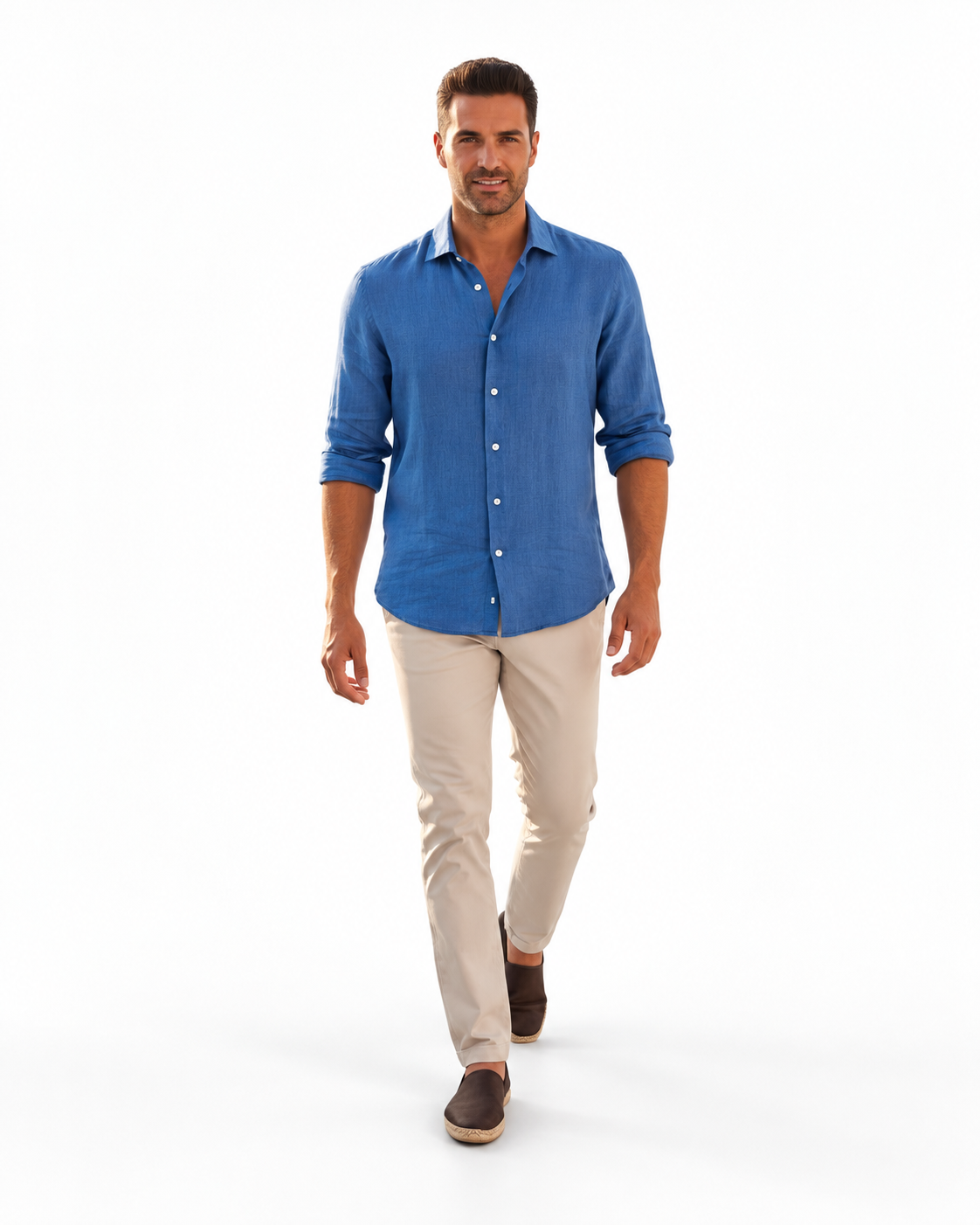 Camicia in lino lavato con collo francese – Ottanio — capo indossato, immagine generata